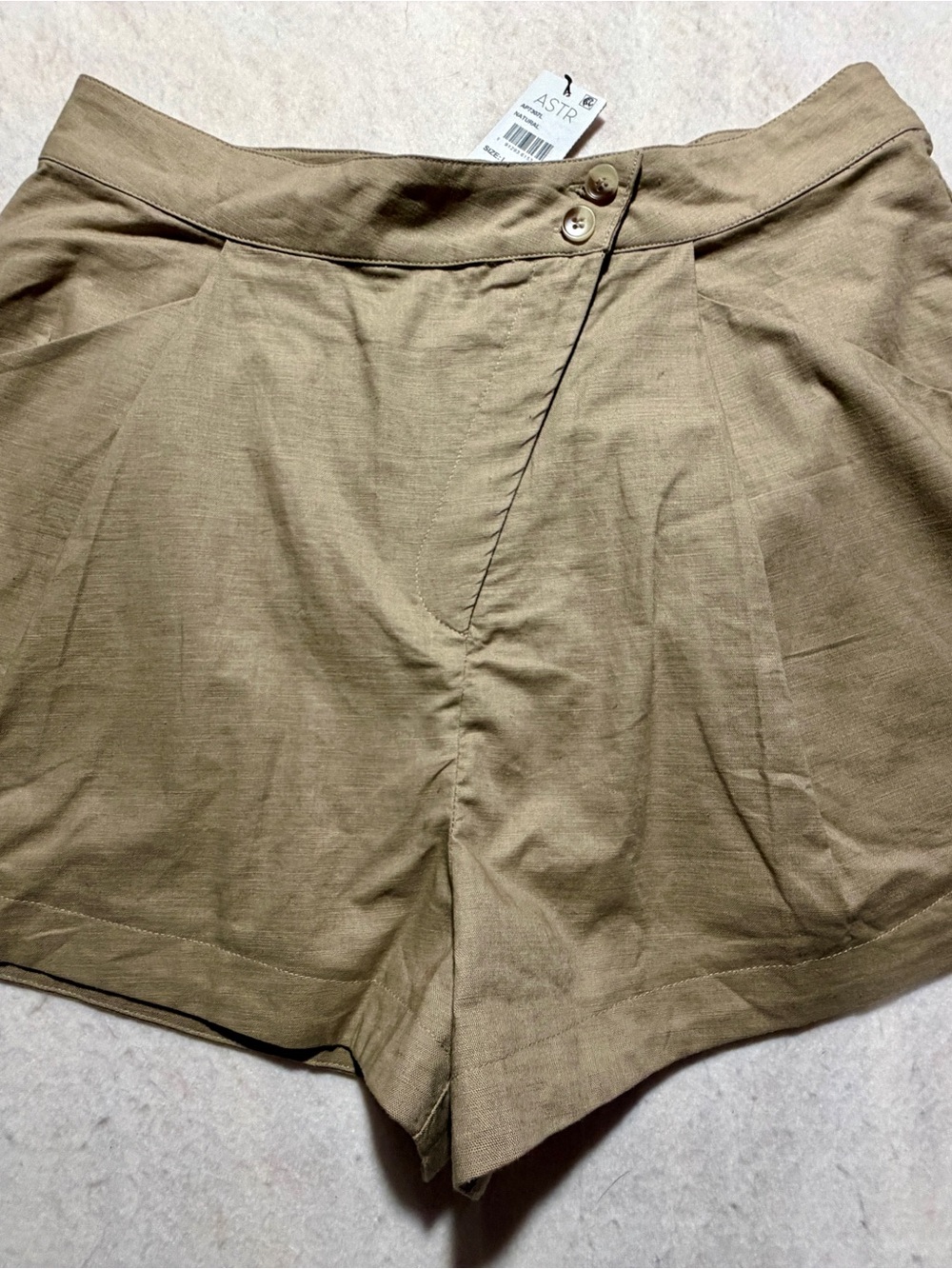 NWT ASTR the Label Asymmetric Linen Pleat Shorts in Natural - Size L